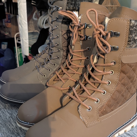 Boots - Picture 3 of 11